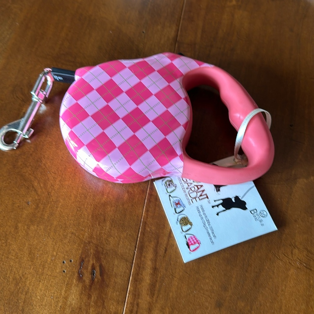 Avant Garde Retractable Leash